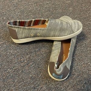 Like New Toms size 8.5